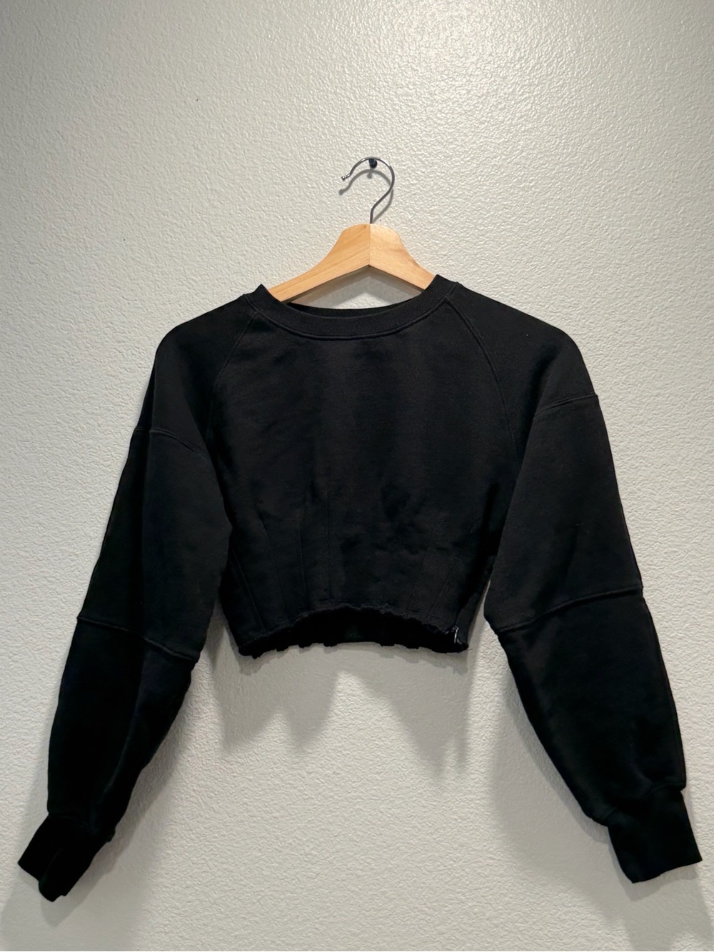 Forever 21 Women’s Black Cropped Crew Neck Sweatshirt Top Pullover Size M